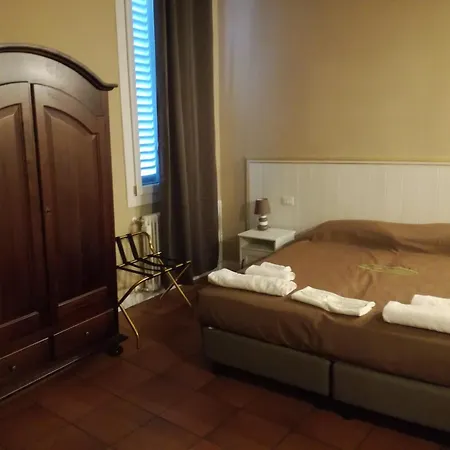 Guest house Piazza Cavour 2 Luxury Rooms- Bedinbolognacentro Bologna